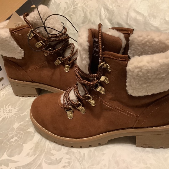 St John’s Bay Women’s Lakeline Ankle Boot Memory Foam In Cognac Size 7 Medium - Picture 5 of 8